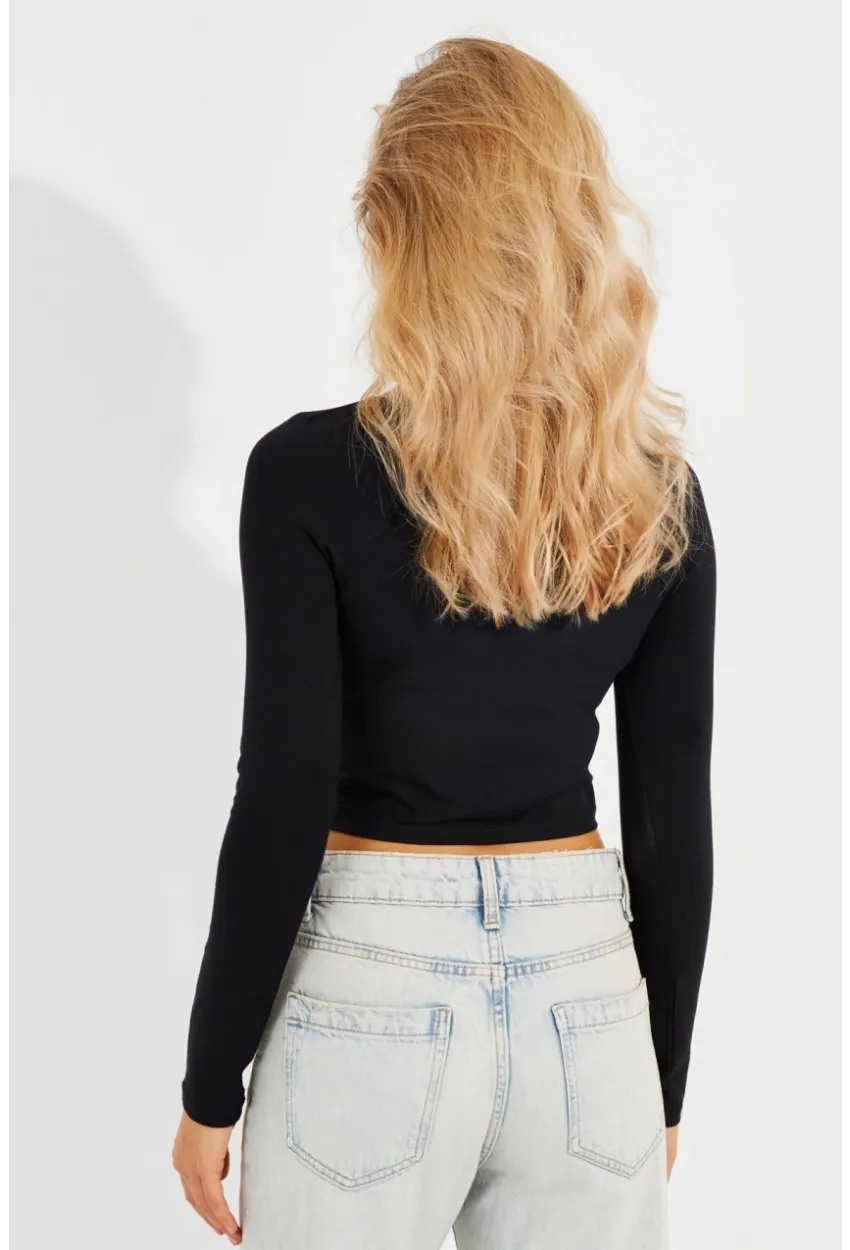 Kadın Siyah Önü Pencereli Bluz B1933