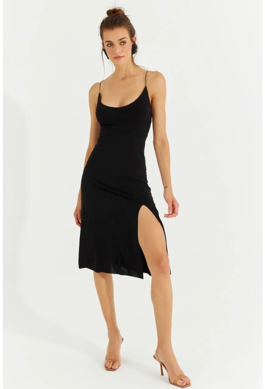 Kadın Siyah Sırtı Çapraz Yırtmaçlı Midi Elbise TW70135