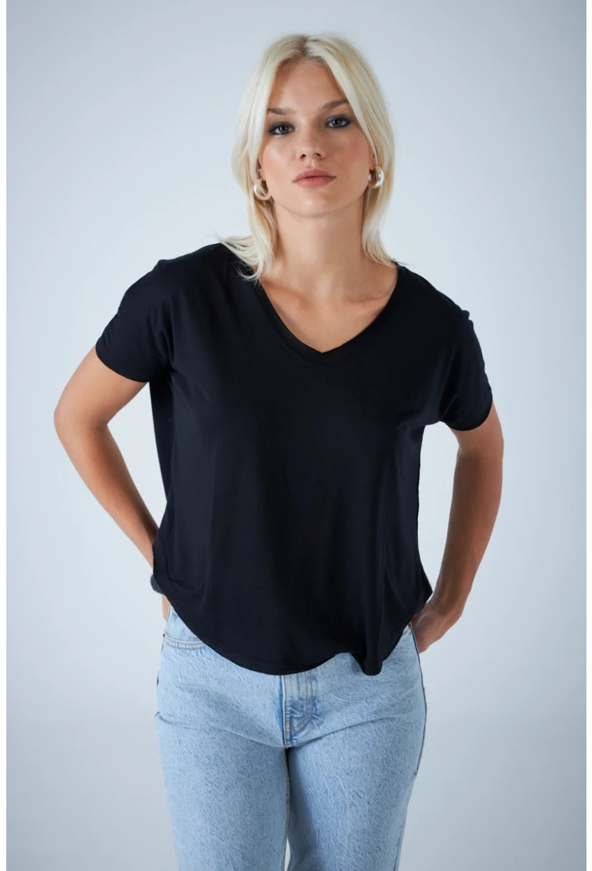 Kadın Siyah V Yaka Rahat T-Shirt LPP1312
