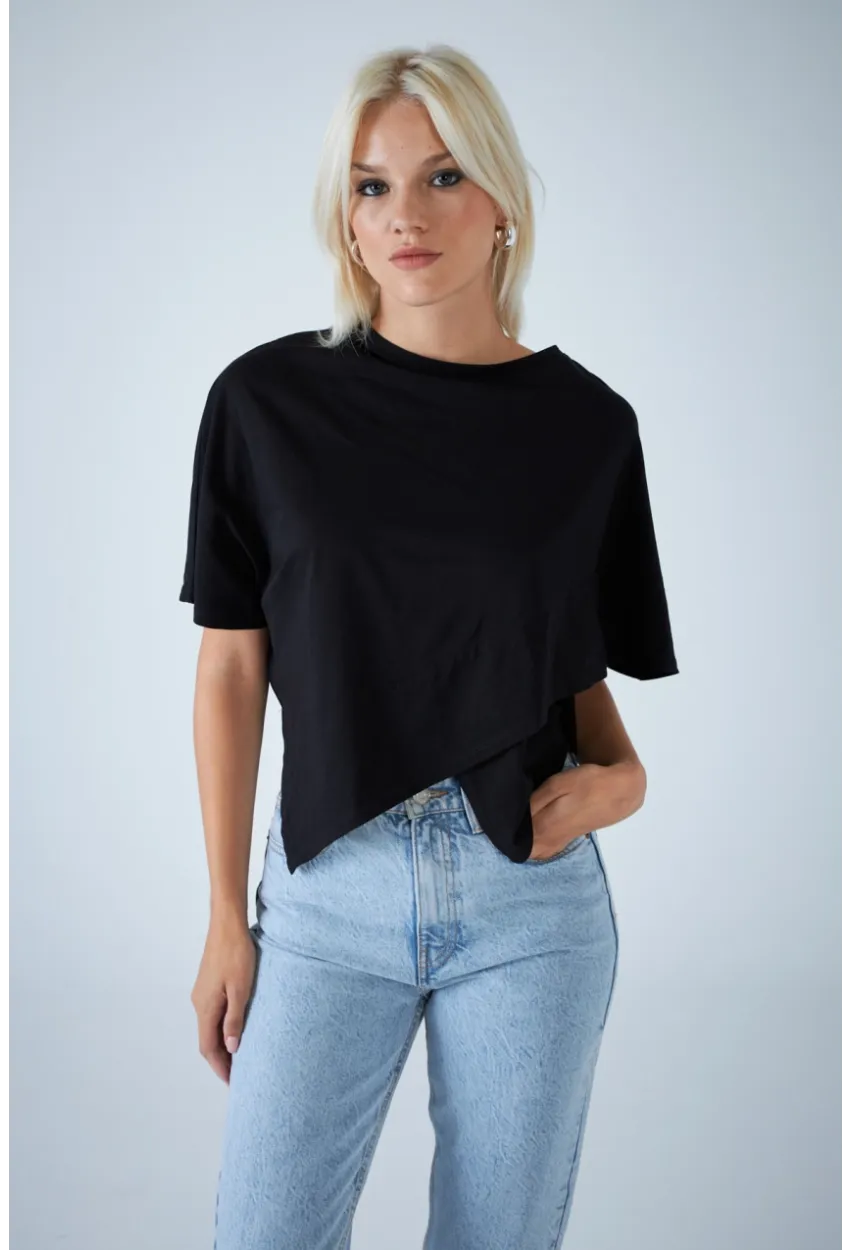 Kadın Siyah Yarasa Kol Asimetrik T-Shirt LPP1315