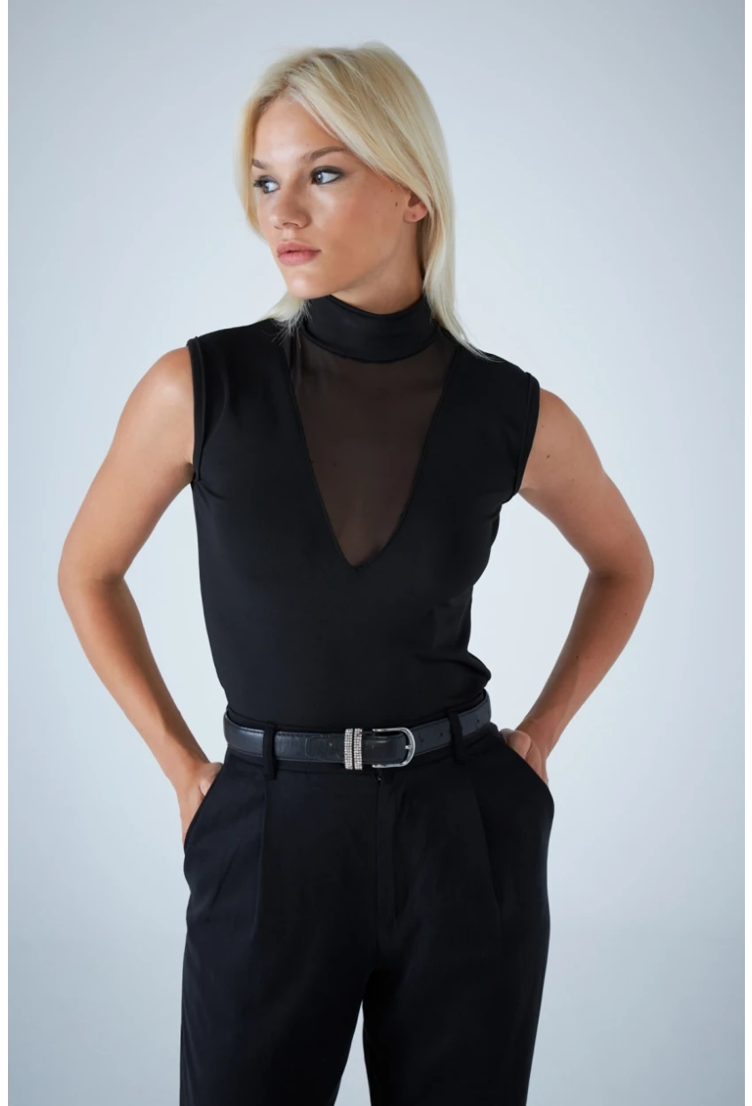 Kadın Siyah Yarım Balıkçı Tül Detaylı Bluz EY3135