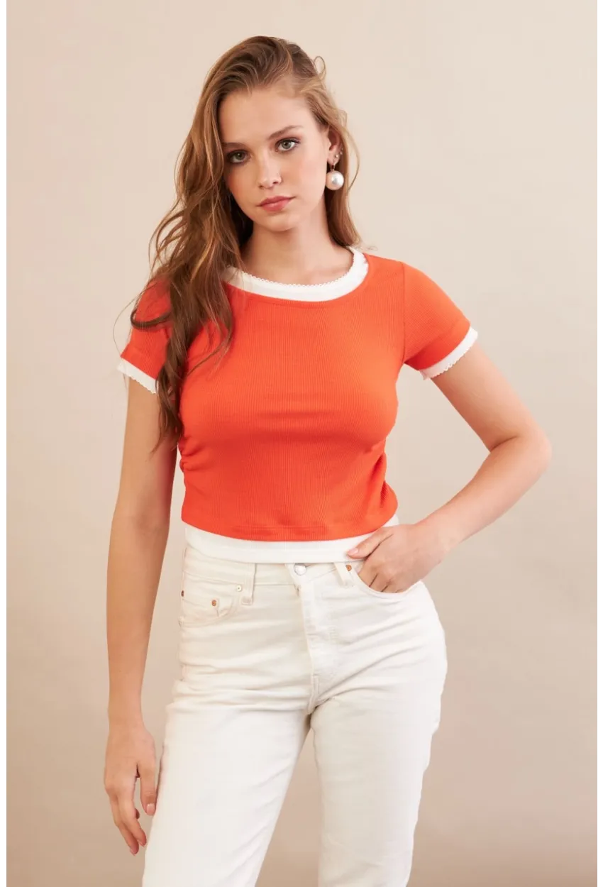 Kadın Turuncu Büzgülü Beyaz Garnili Bluz MX9465