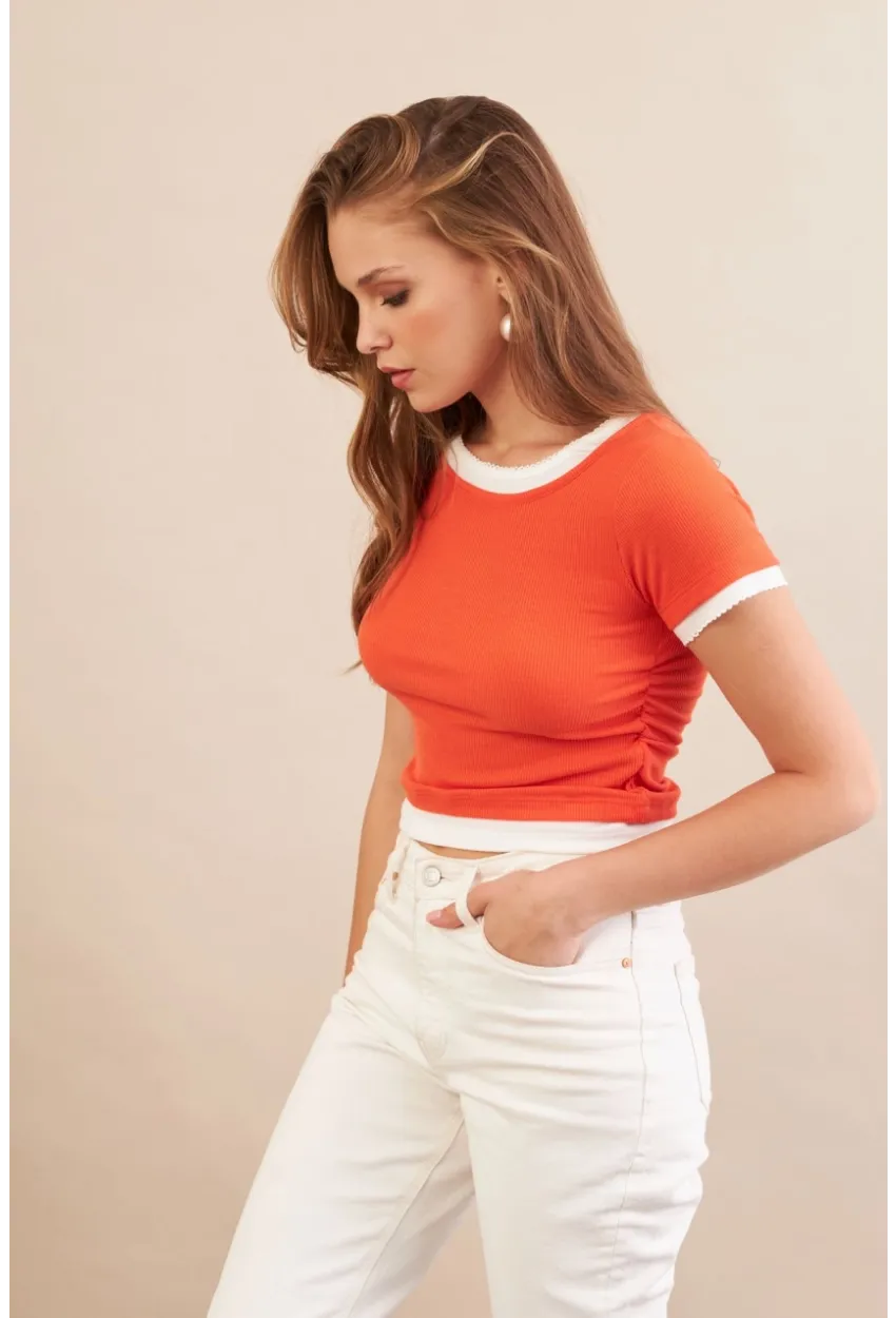 Kadın Turuncu Büzgülü Beyaz Garnili Bluz MX9465