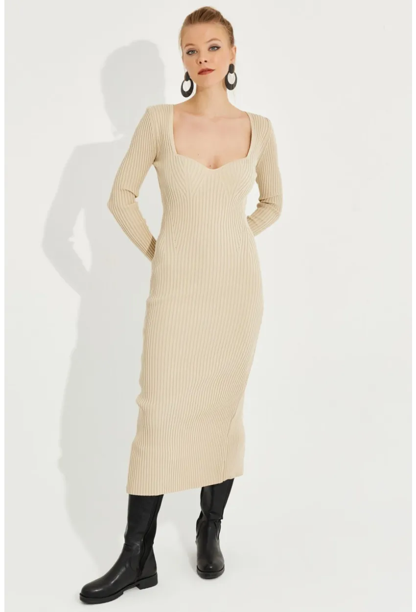 Kadın Vanilya Kalp Yaka Triko Midi Elbise YEL221385