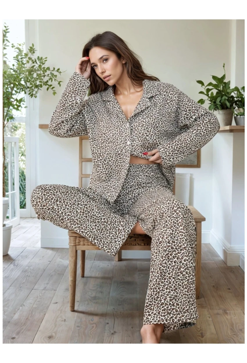 Leopar Desenli Düğmeli Pijama Takımı