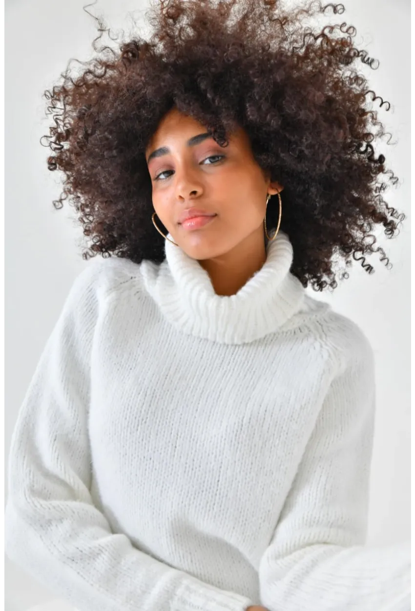 Beyaz Balıkçı Yaka Oversize Triko Kazak