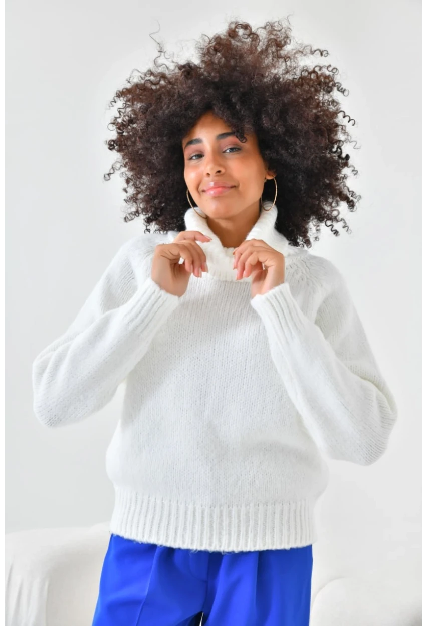 Beyaz Balıkçı Yaka Oversize Triko Kazak