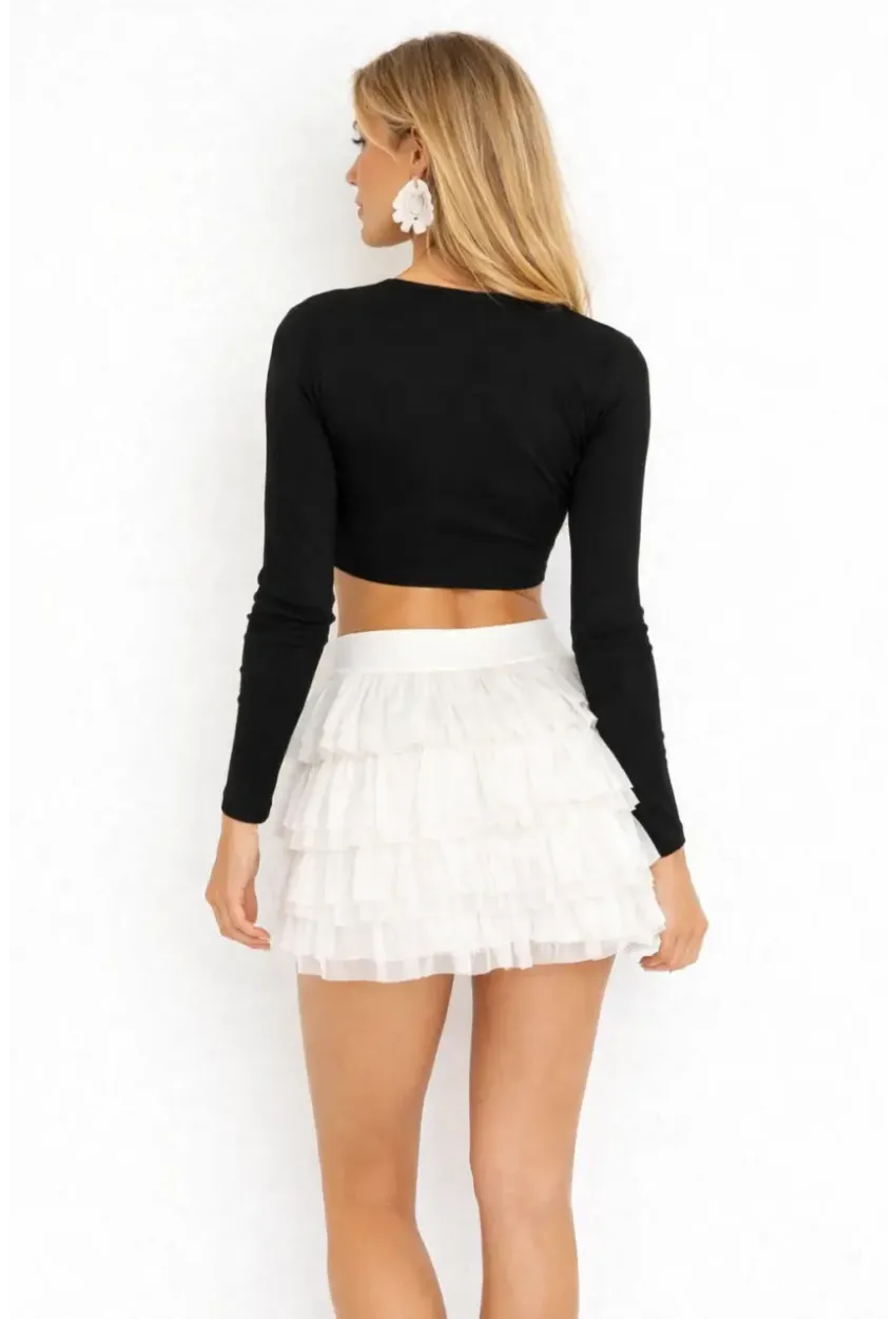 Beyaz Kat Kat Volanlı Şort Etek – Yüksek Bel, Feminen Mini Tasarım