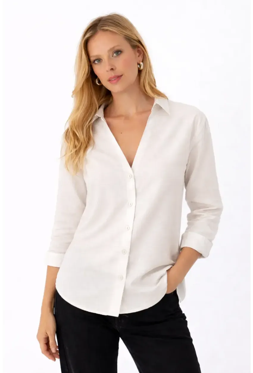 Beyaz V Yaka Düğmeli Kadın Gömlek – Rahat Kesim, Günlük & Şık Stil