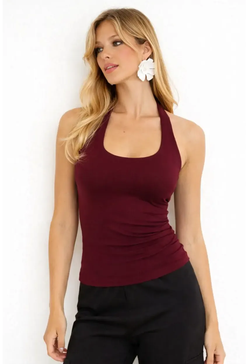 Bordo Halter Yaka Crop Bluz – Esnek Fit, Sırt Dekolteli Şık Tasarım