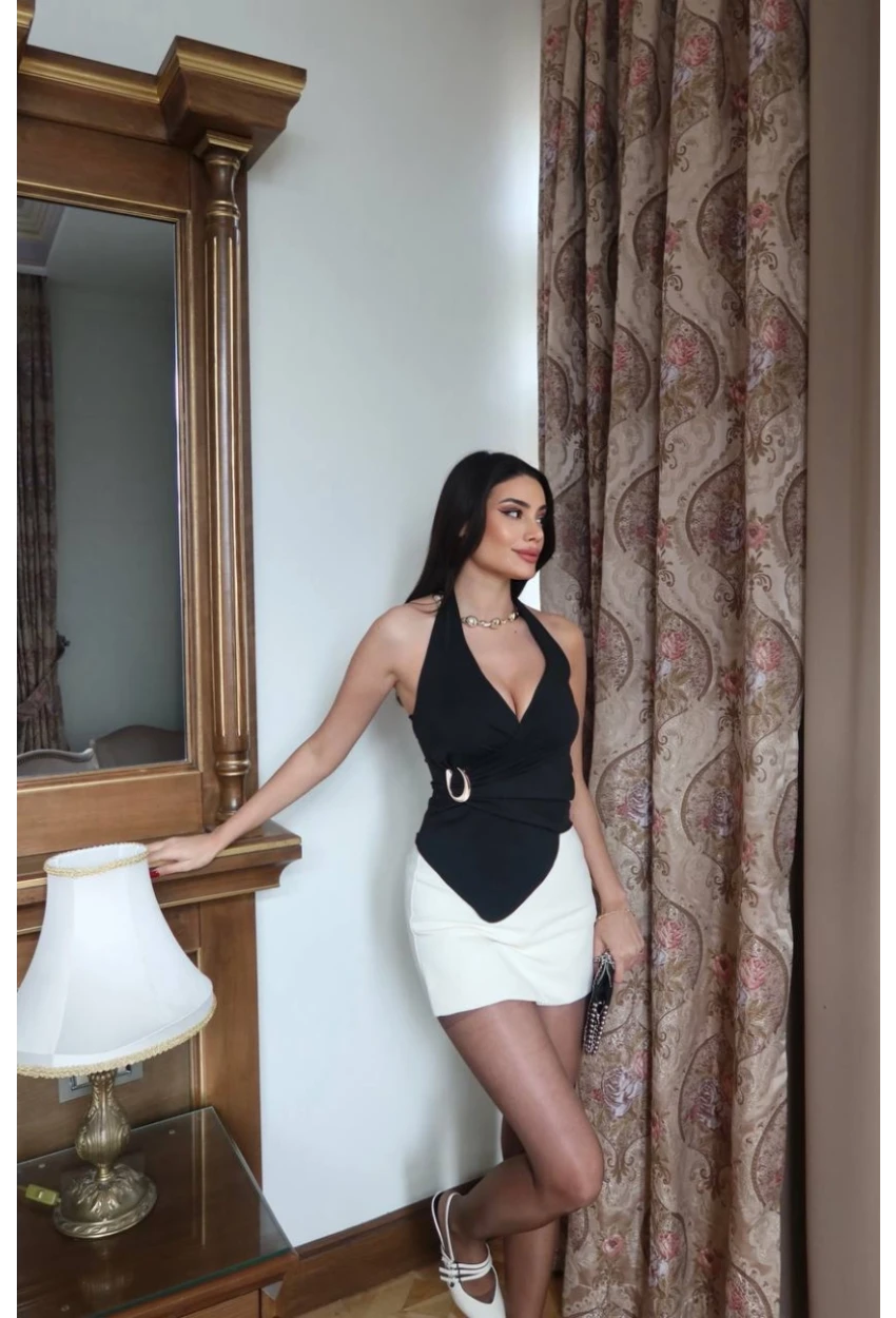 Dalgıç Kumaş Aksesuarlı Boyundan Geçmeli Bluz