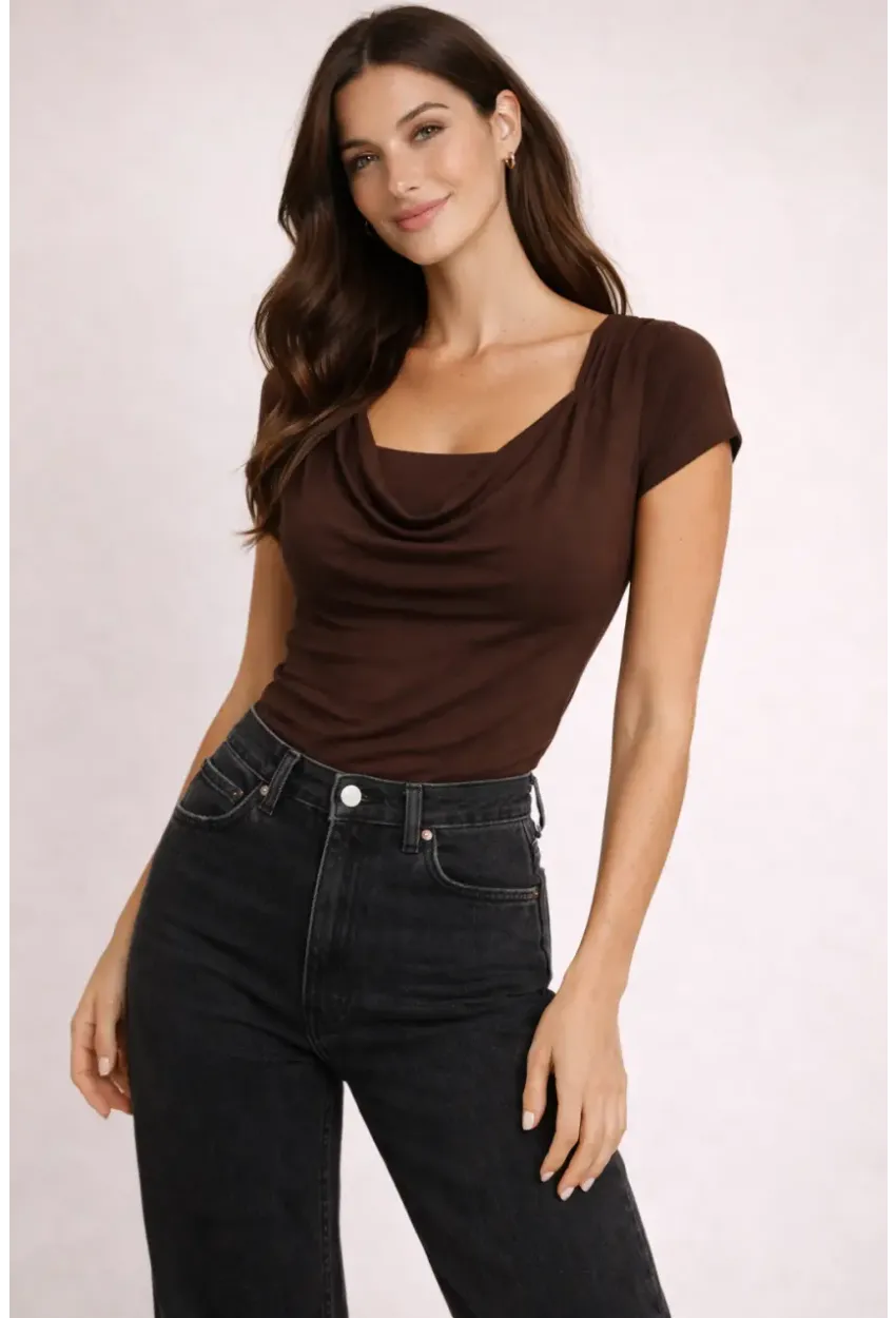 Degaje Yaka Modal Kumaş Bluz – Yumuşak Dokulu, Şık ve Rahat