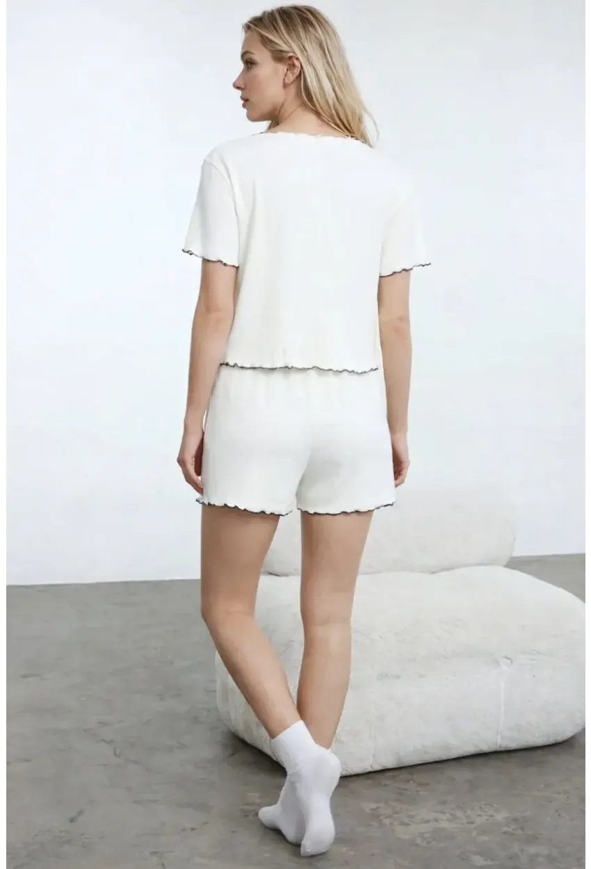 Fiyonk Detaylı Minimal Şortlu Kadın Pijama Takımı – Ekru