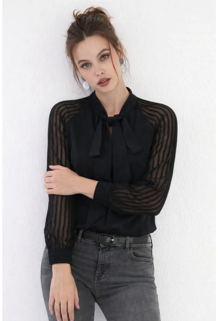 Fular Yaka Transparan Kollu Şifon Siyah Bluz
