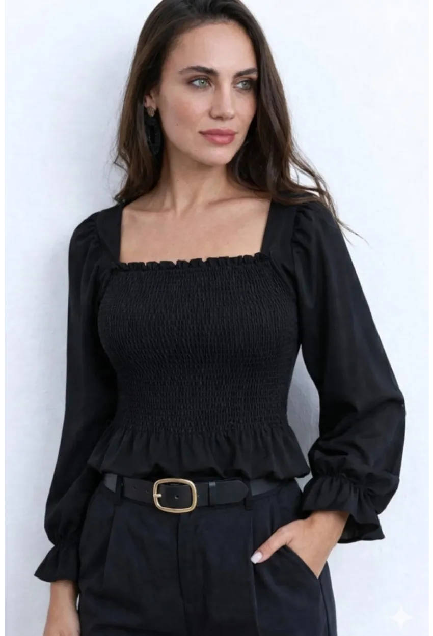 Gipeli Kare Yaka Volan Detaylı Siyah Bluz