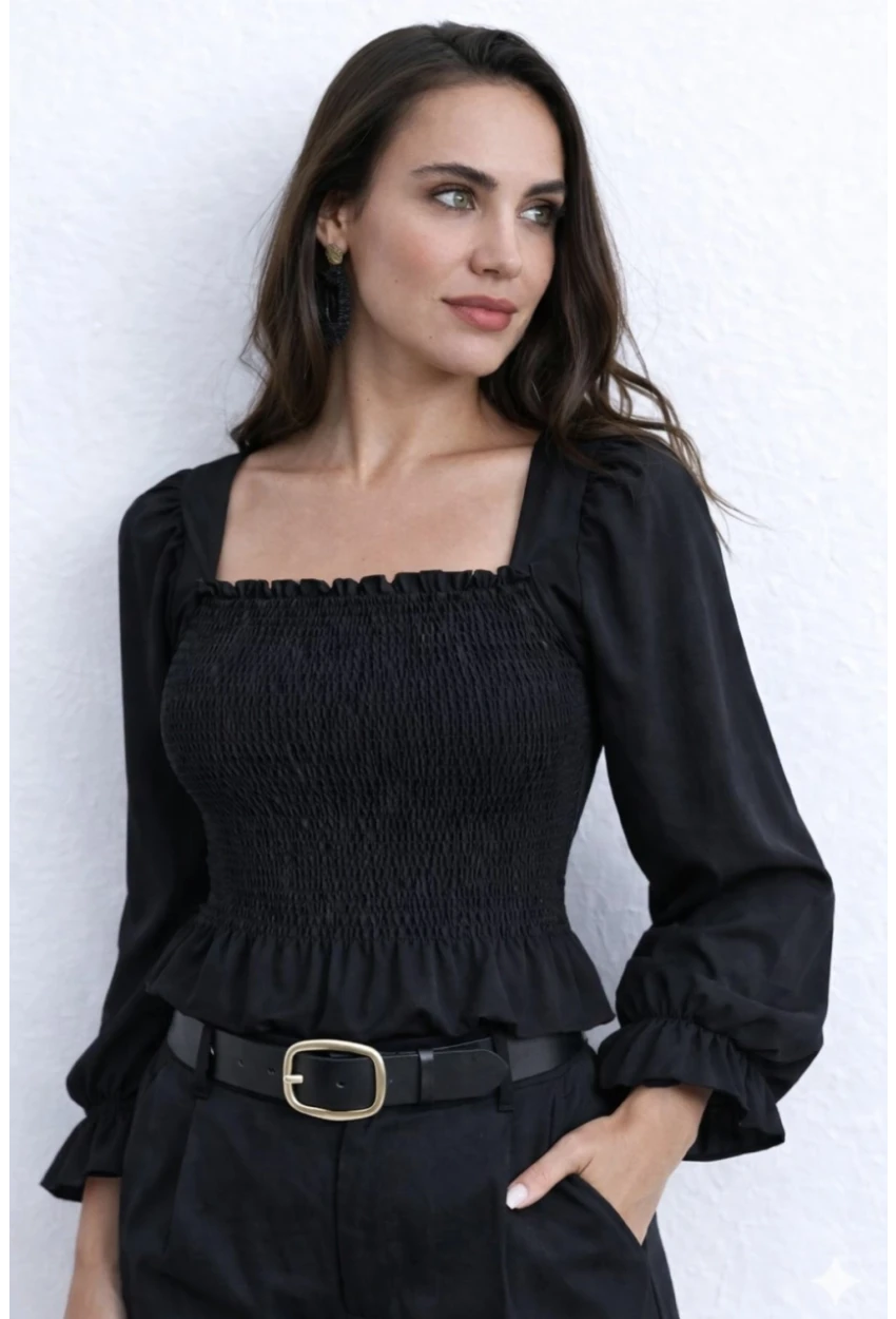Gipeli Kare Yaka Volan Detaylı Siyah Bluz