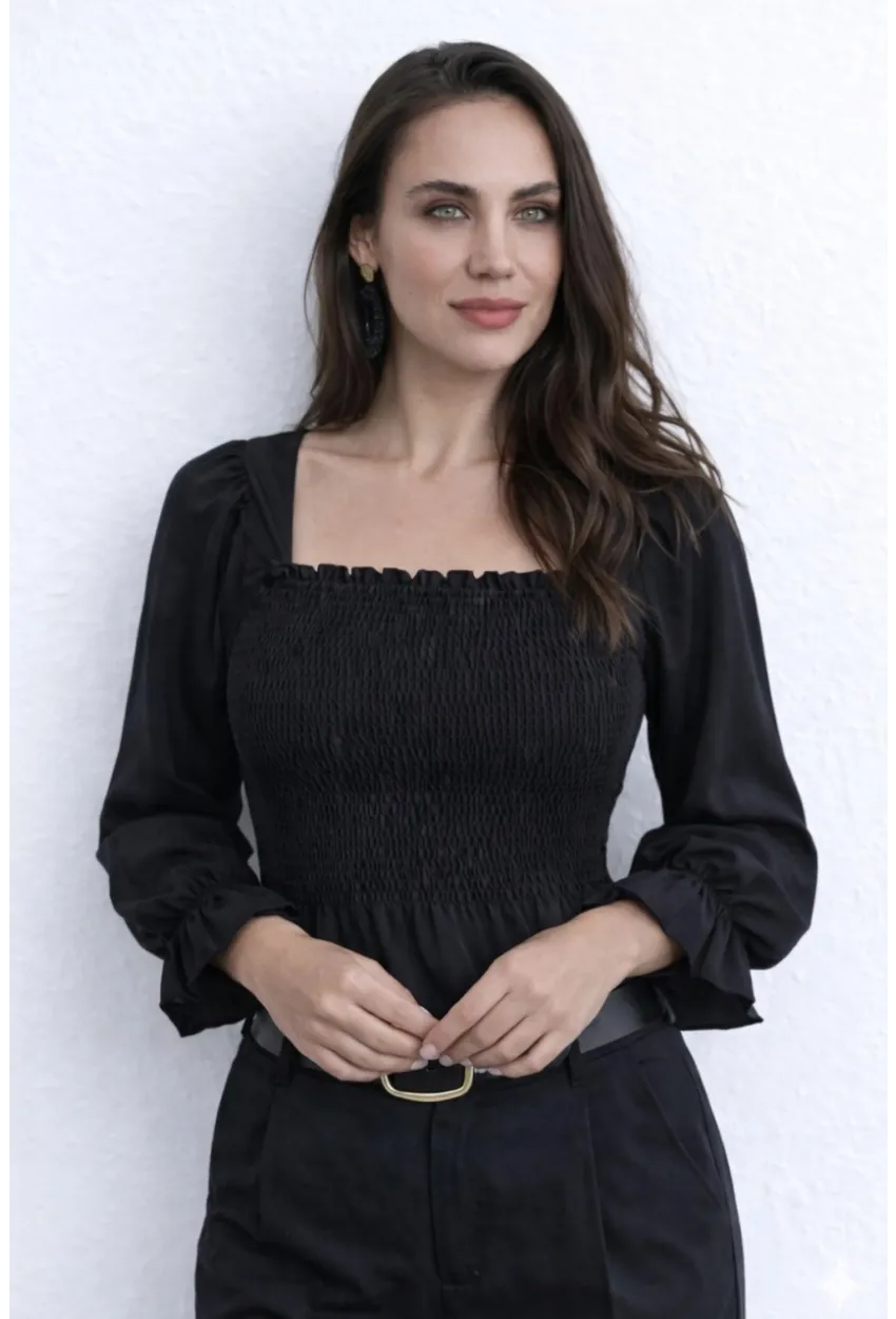 Gipeli Kare Yaka Volan Detaylı Siyah Bluz