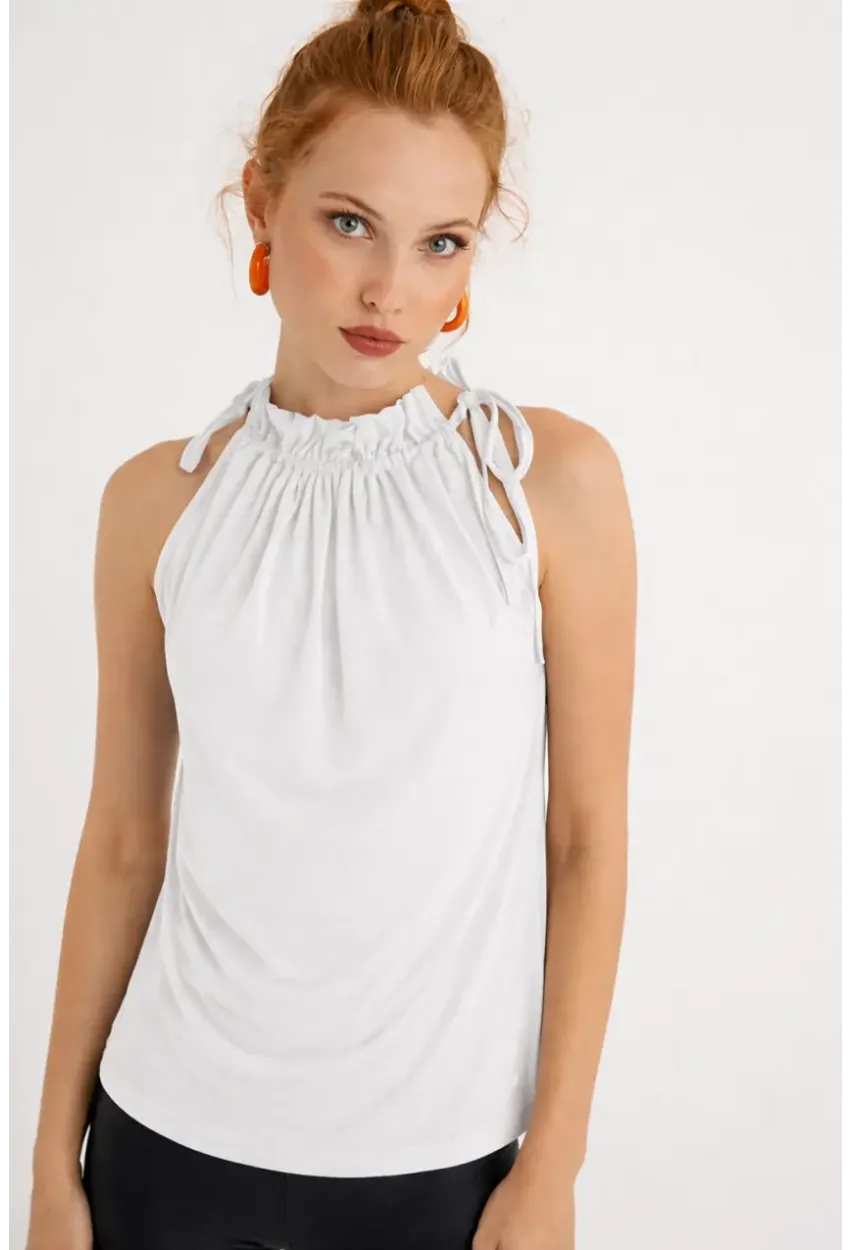 Kadın Beyaz Yakası Fırfırlı Kolsuz Bluz BTH01
