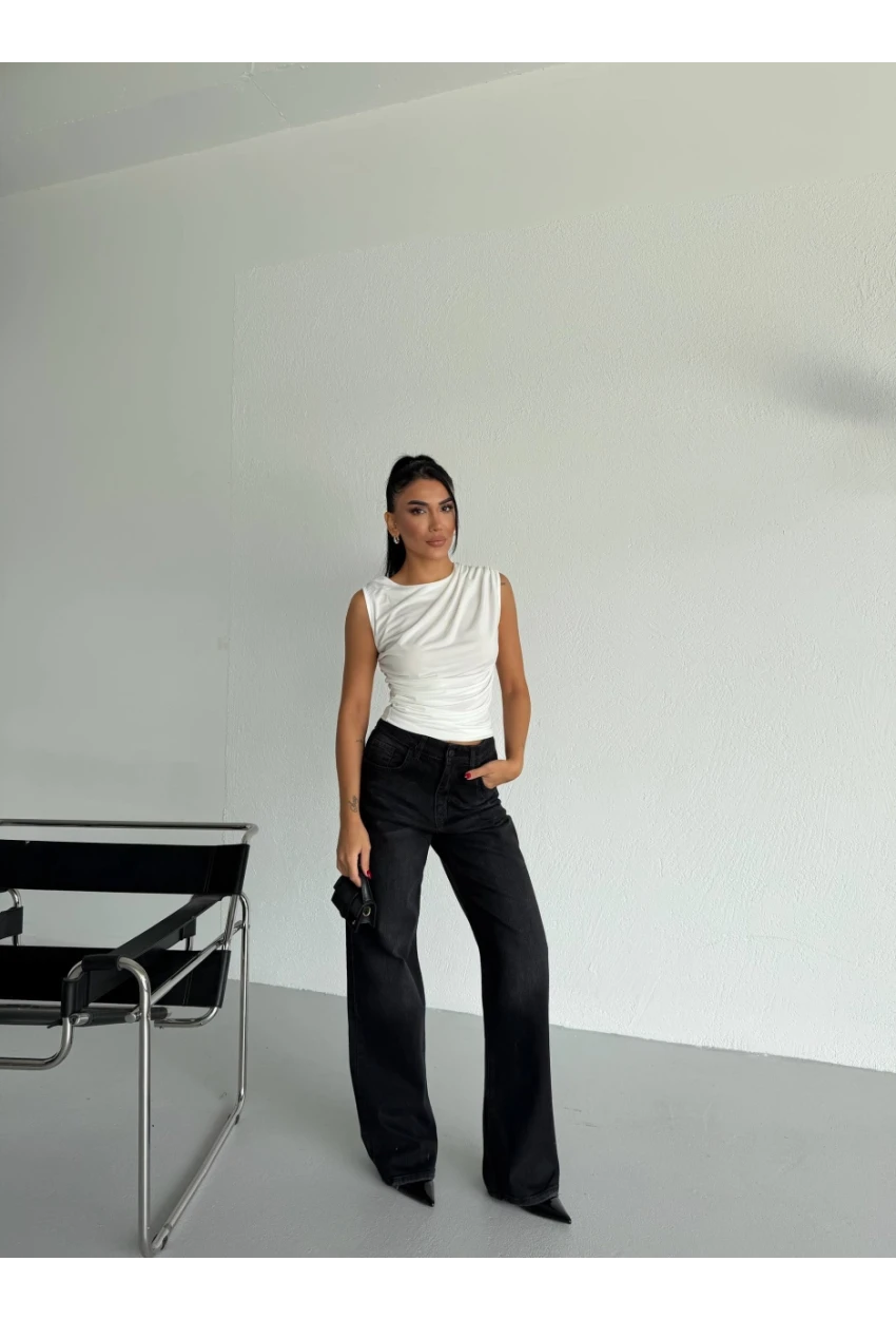 Kadın Kolsuz Dökümlü Sandy Kumaş Bluz Beyaz