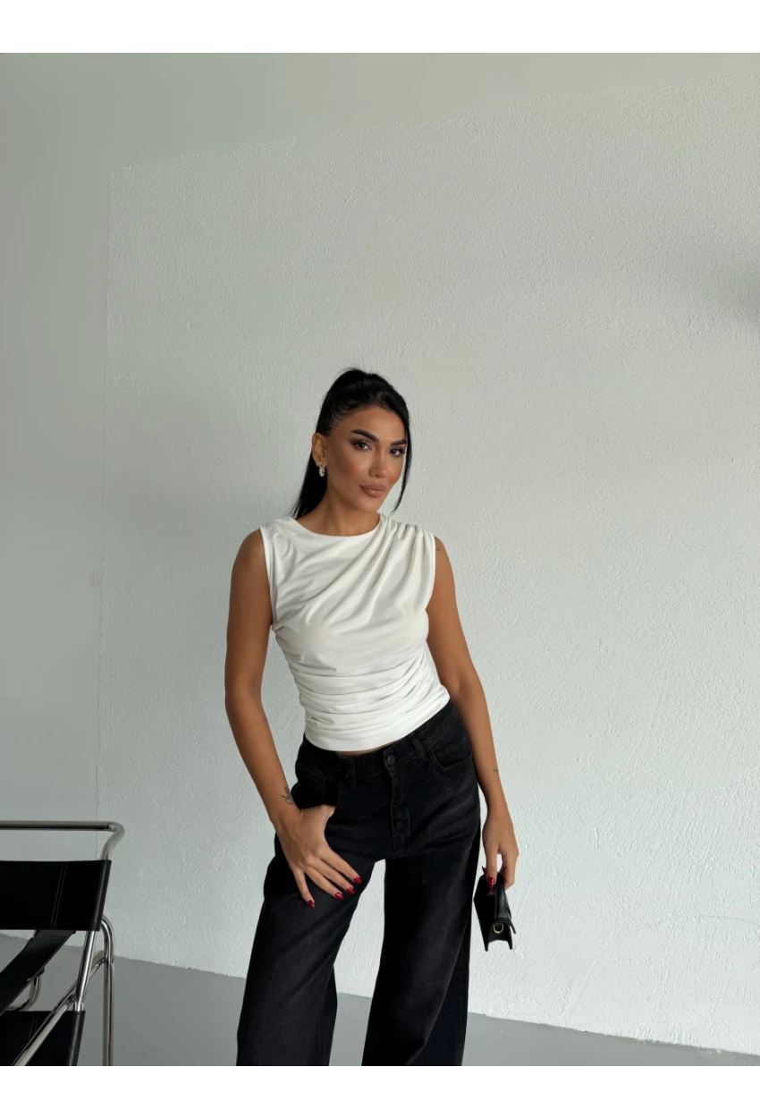 Kadın Kolsuz Dökümlü Sandy Kumaş Bluz Beyaz