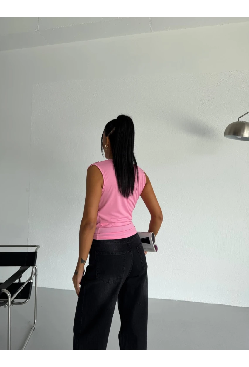 Kadın Kolsuz Dökümlü Sandy Kumaş Bluz Pembe