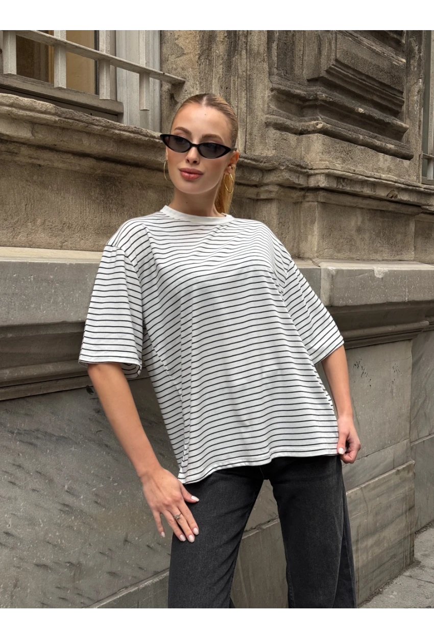 Kadın Oversize Çizgili Tişört Beyaz