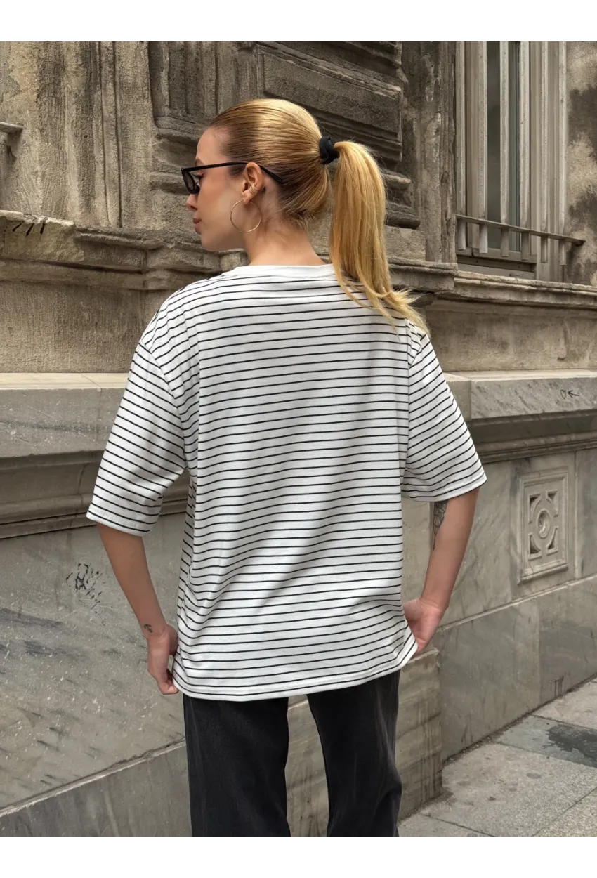 Kadın Oversize Çizgili Tişört Beyaz