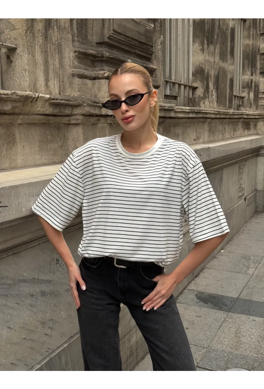 Kadın Oversize Çizgili Tişört Beyaz