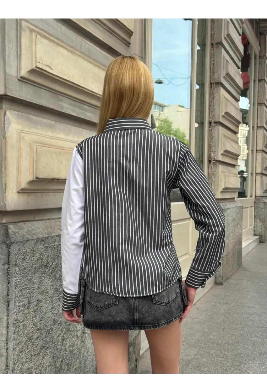 Kadın Siyah Çizgili Kol Asimetrik Düğme Detaylı Gömlek