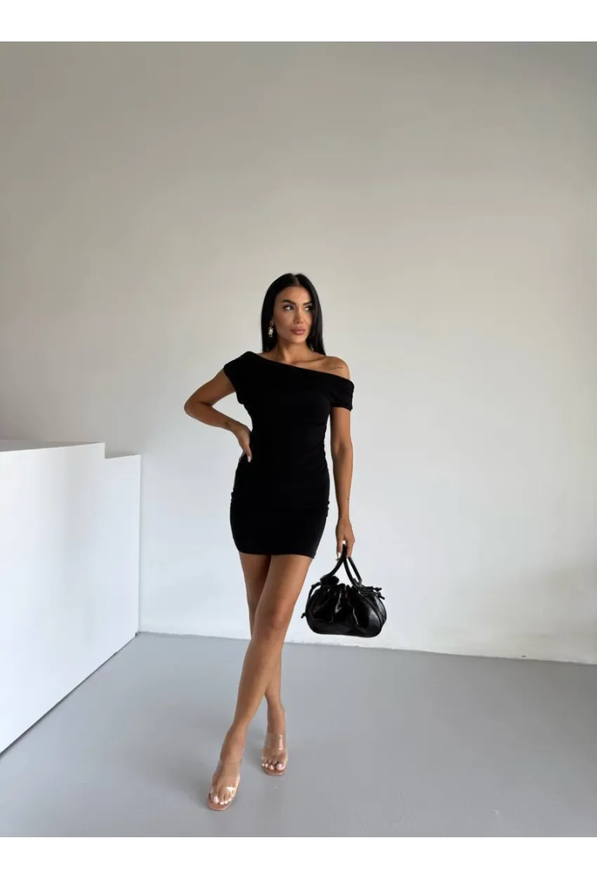 Kadın Siyah Kayık Yaka Mini Elbise