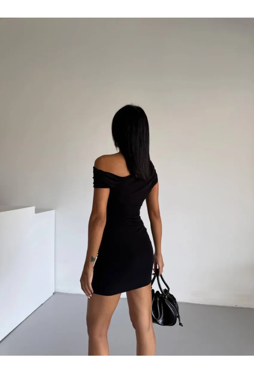 Kadın Siyah Kayık Yaka Mini Elbise