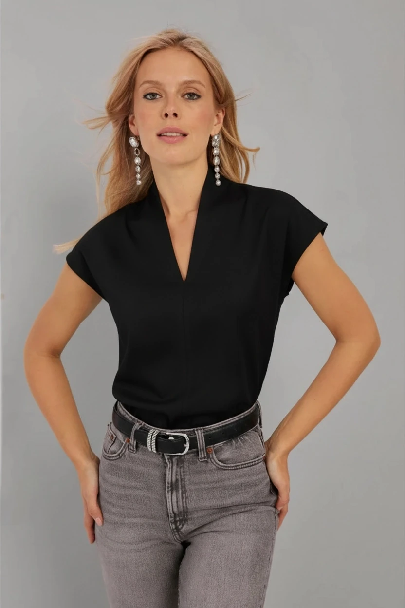 Kadın Siyah V Yaka Bluz EY2742