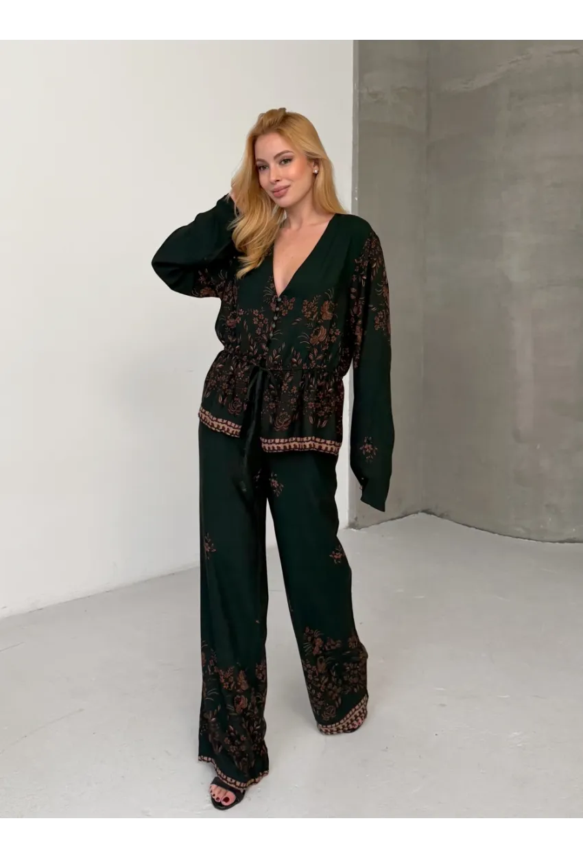 Kadın Viskon Kumaş Desenli V Yaka Kuşaklı Alt Üst Takım Yeşil