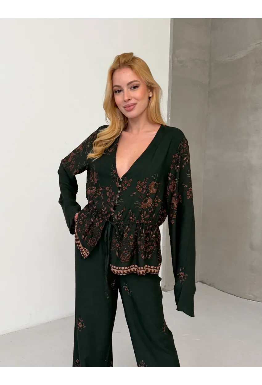 Kadın Viskon Kumaş Desenli V Yaka Kuşaklı Alt Üst Takım Yeşil