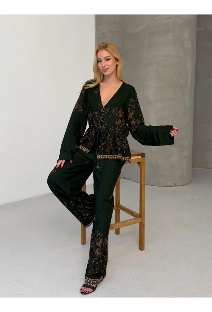 Kadın Viskon Kumaş Desenli V Yaka Kuşaklı Alt Üst Takım Yeşil