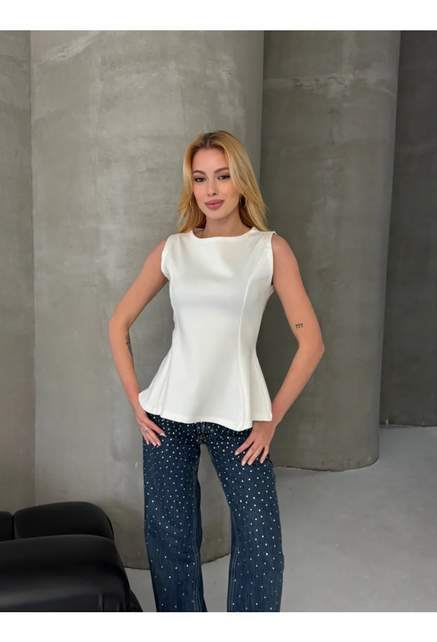 Kadın Volanlı Vücüda Oturan Sıfır Kol Bluz Beyaz