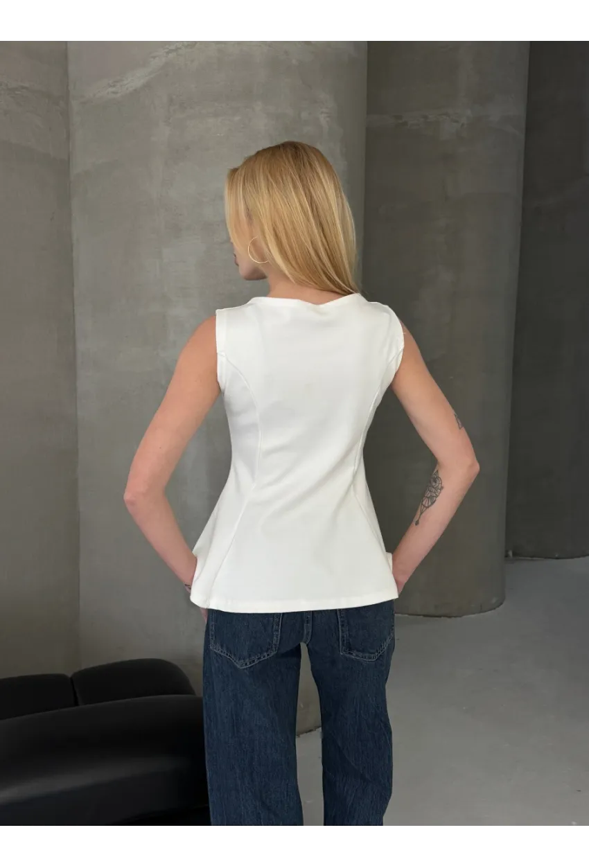 Kadın Volanlı Vücüda Oturan Sıfır Kol Bluz Beyaz