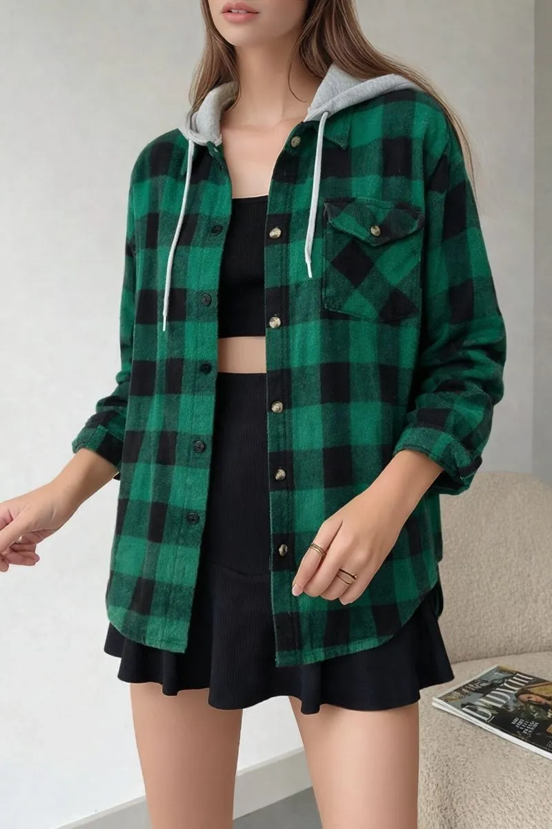 Kadın Yeşil Kapüşonlu Oversize Cepli Düğmeli Ekose Gömlek Ceket