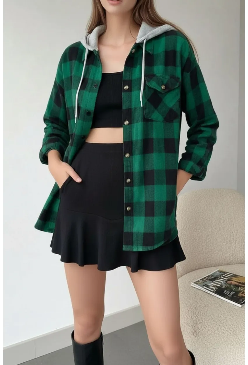 Kadın Yeşil Kapüşonlu Oversize Cepli Düğmeli Ekose Gömlek Ceket