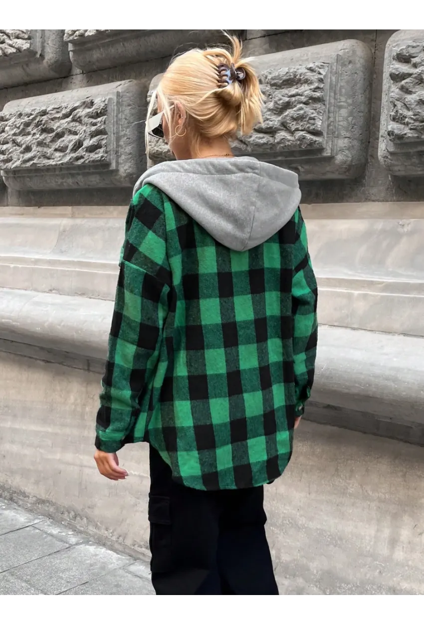 Kadın Yeşil Kapüşonlu Oversize Cepli Düğmeli Ekose Gömlek Ceket