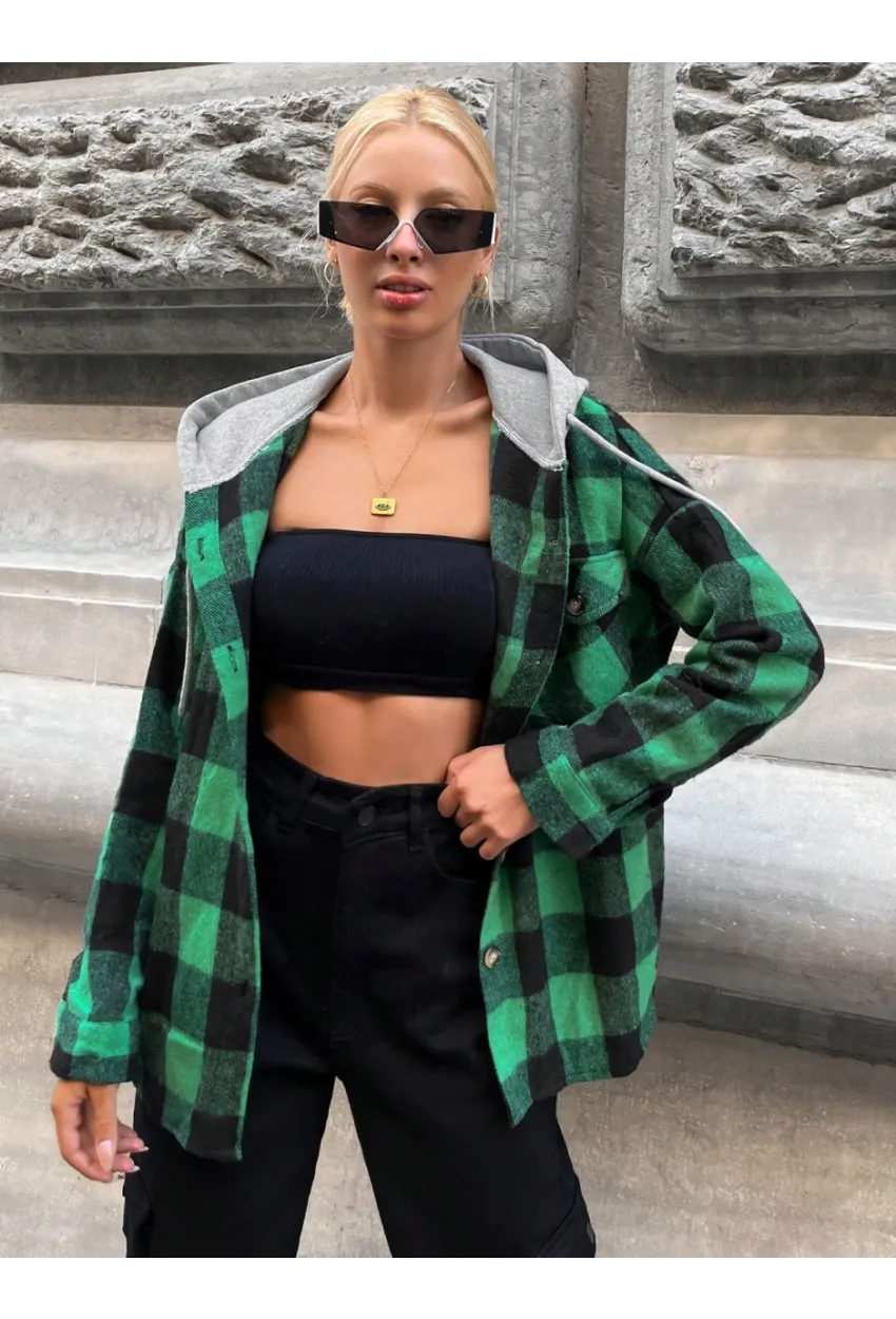 Kadın Yeşil Kapüşonlu Oversize Cepli Düğmeli Ekose Gömlek Ceket