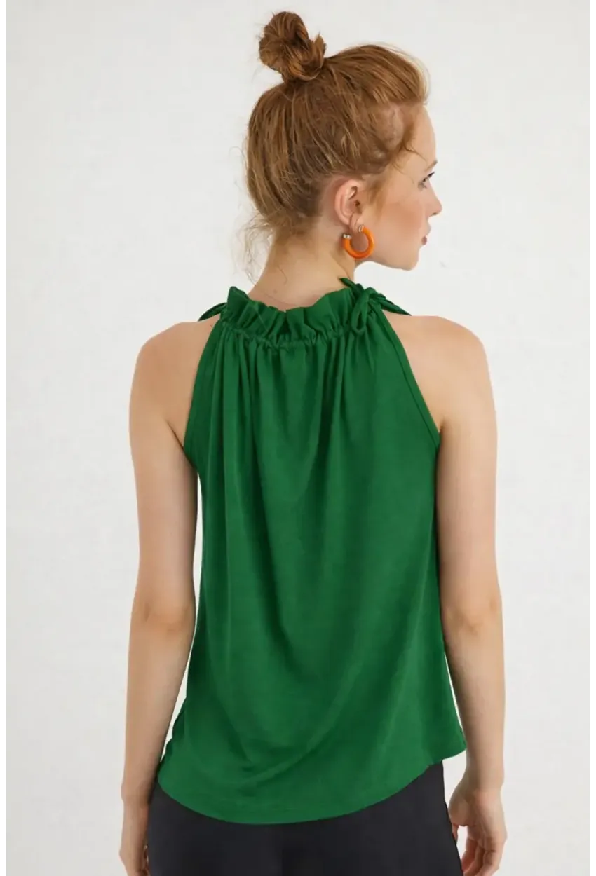 Kadın Yeşil Yakası Fırfırlı Kolsuz Bluz BTH01