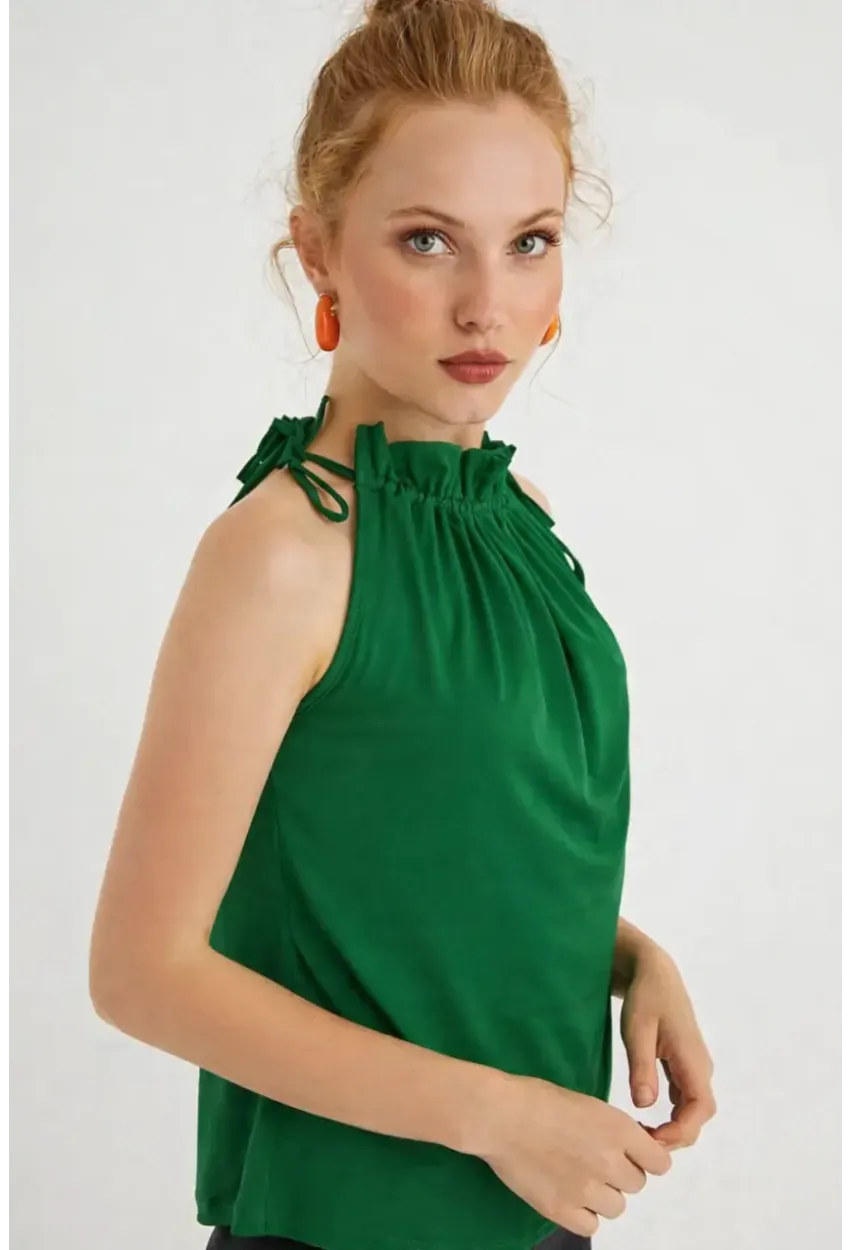 Kadın Yeşil Yakası Fırfırlı Kolsuz Bluz BTH01