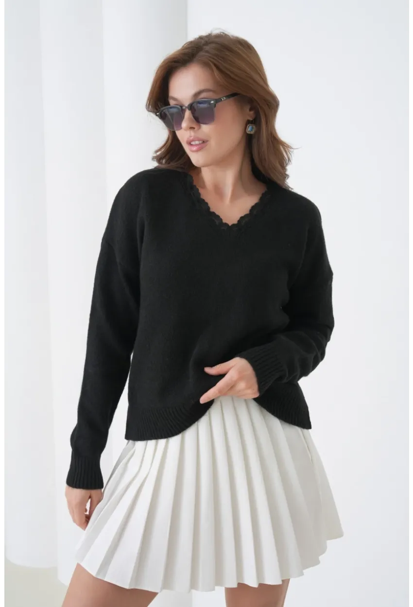 Kadın V Yaka Dantel Detay Yumuşak Dokulu Triko Kazak