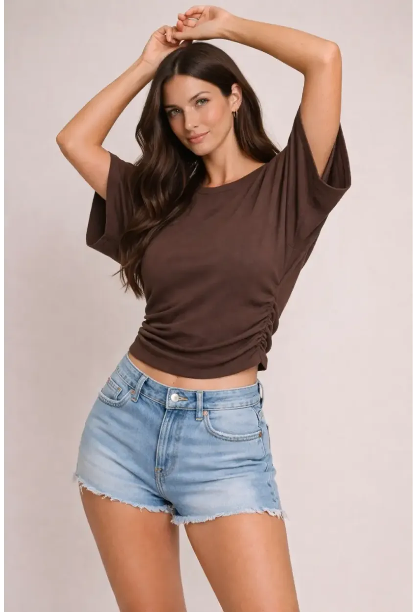 Kahverengi Büzgü Detaylı Crop Bluz – Yarım Kol Basic Şık Tişört