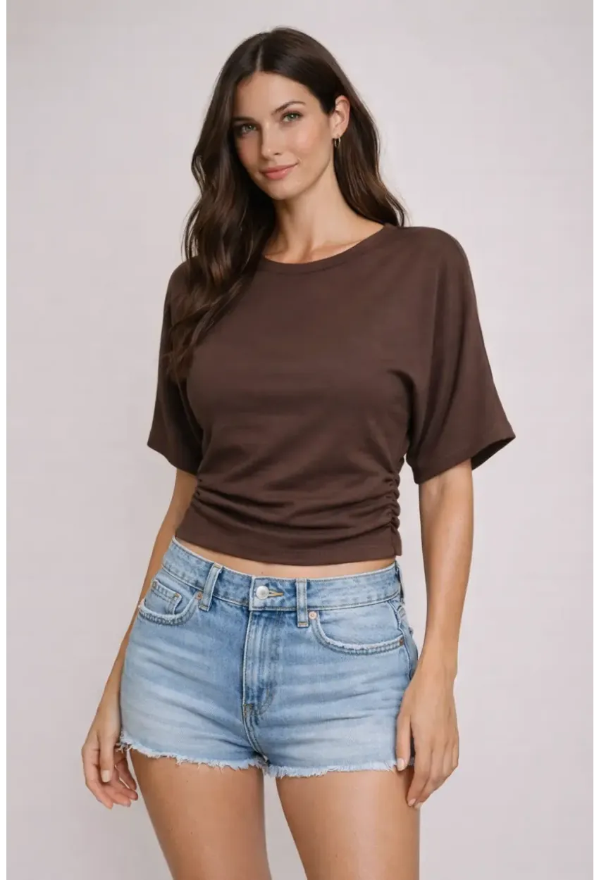 Kahverengi Büzgü Detaylı Crop Bluz – Yarım Kol Basic Şık Tişört