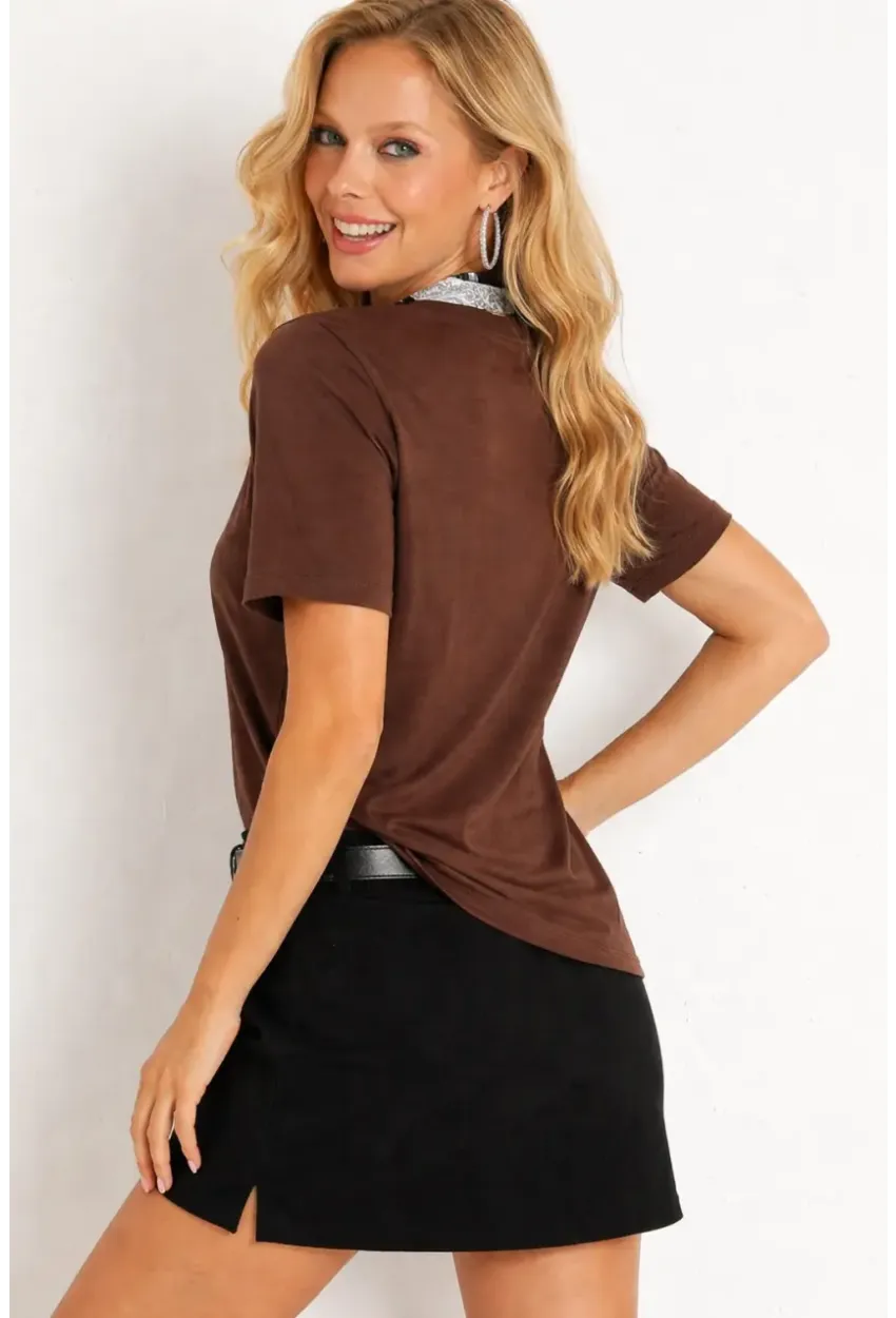 Kahverengi Fular Detaylı Basic T-Shirt