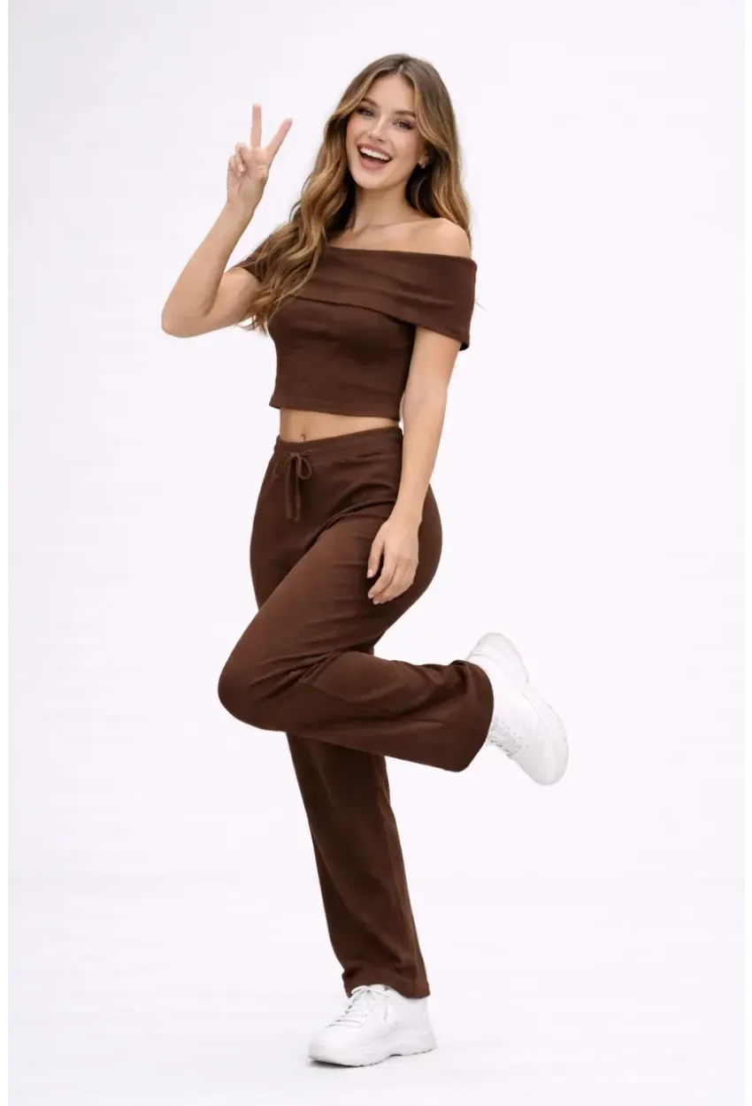 Kahverengi Madonna Yaka Kaşkorse Takım – Şık ve Rahat İkili Set