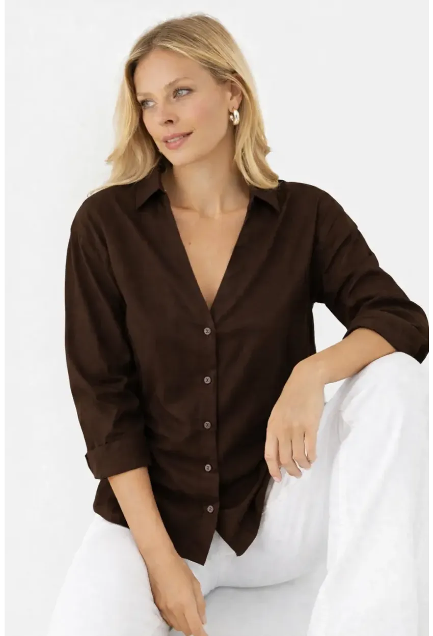 Kahverengi V Yaka Düğmeli Kadın Gömlek – Rahat Kesim, Günlük & Şık Stil