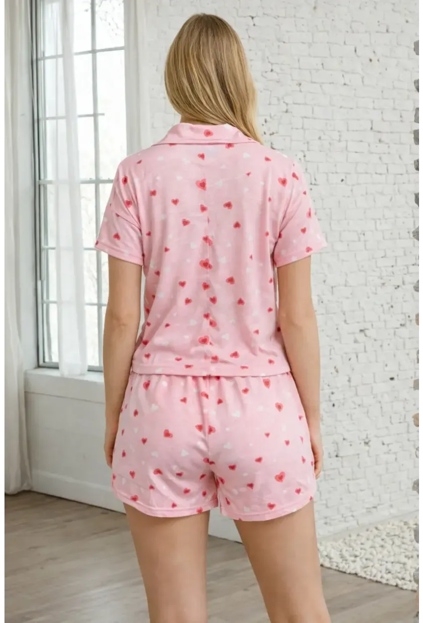 Kalp Desenli Düğmeli Şortlu Kadın Pijama Takımı – Pembe Yaka Detaylı